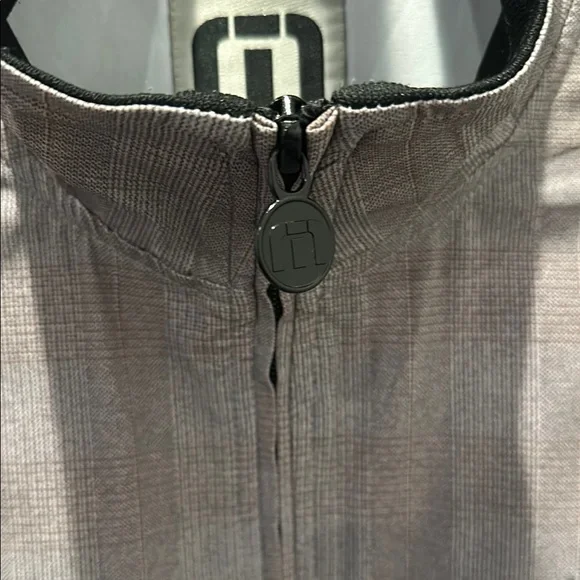 Travis Mathew Light Beige Zip-Up Jacket with Subtle Stripe - Picture 3 of 6